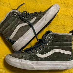 Vans men 4.5, women 6.0